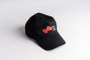 Bild: schwarze Kappe mit TU Graz-Logo
